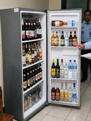 Temuan botol minuman keras di dalam kulkas kamar mewah Lapas Cibinong